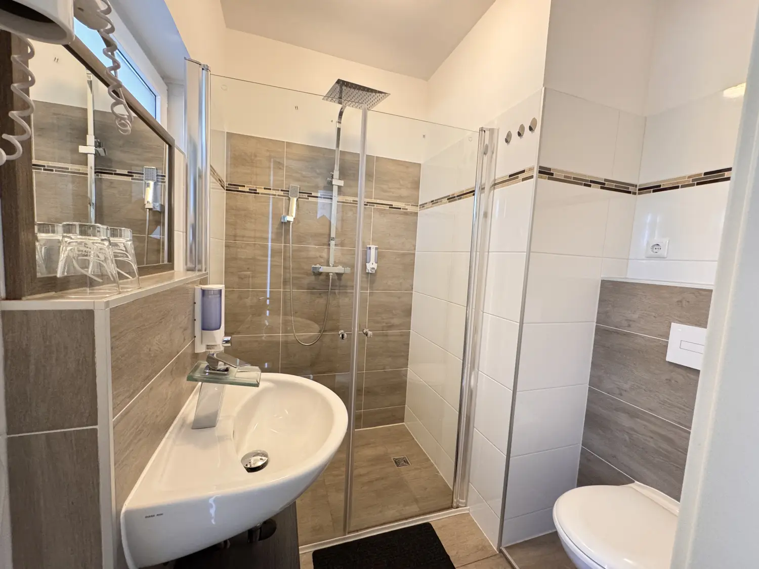 Asiatisches Landhaus Pension Gästehaus Badezimmer