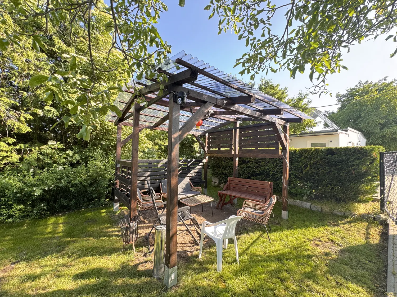 Asiatisches Landhaus Pension mit Außengarten