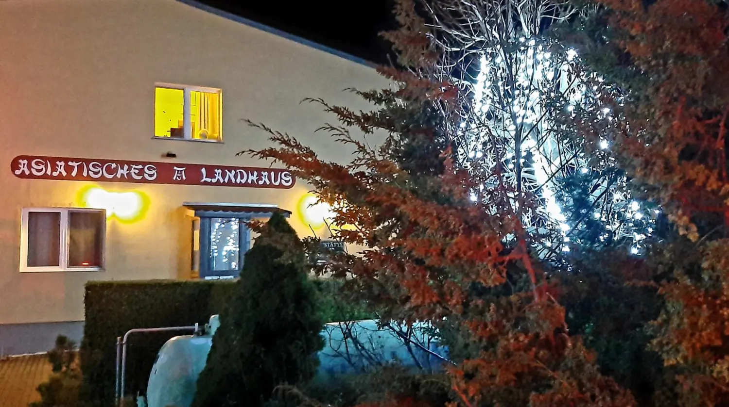 Asiatisches Landhaus Pension draußen